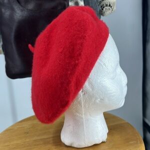 JJhats 100% wool red beret